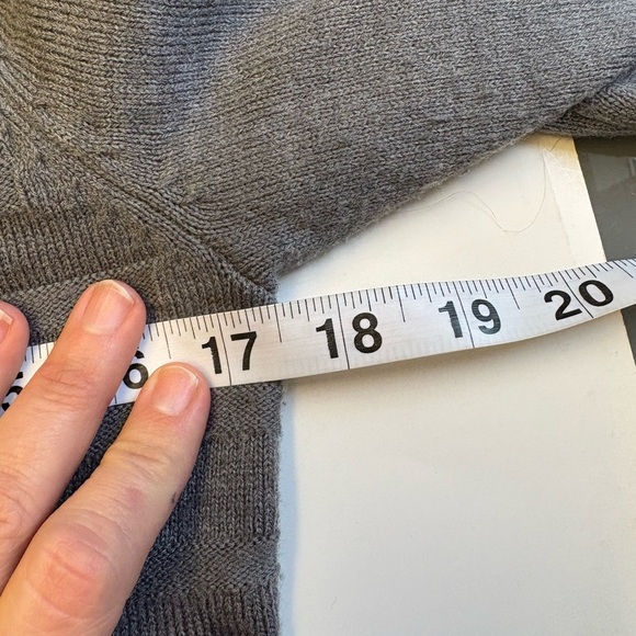 Reitmans V-neck knit stretchy comfort knee length Gray Dress women's size Medium - Picture 7 of 8